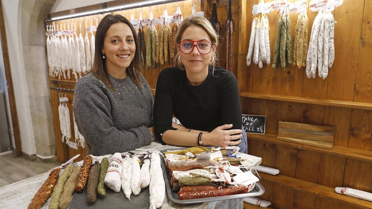 Gisela i Xènia Cabanas, tercera generació familiar de La Casa dels Fuets.