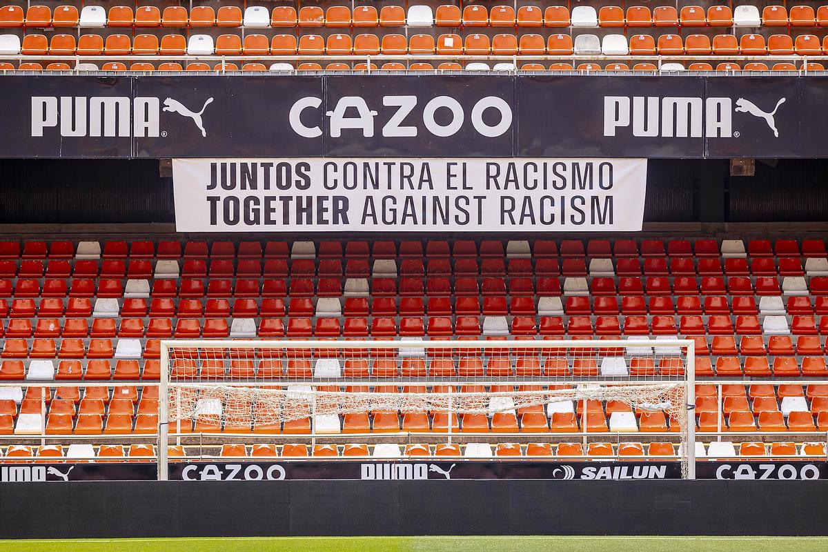 Mensaje contra el racismo en Mestalla