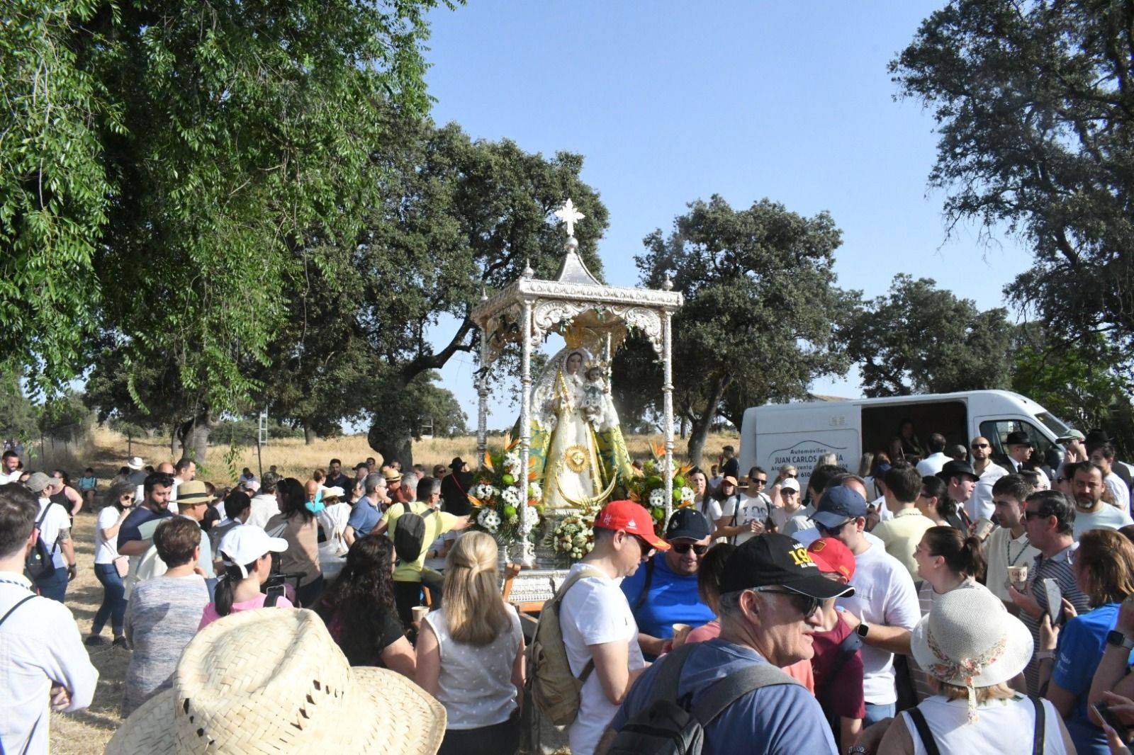 La Virgen de Luna ya está en el santuario de La Jara