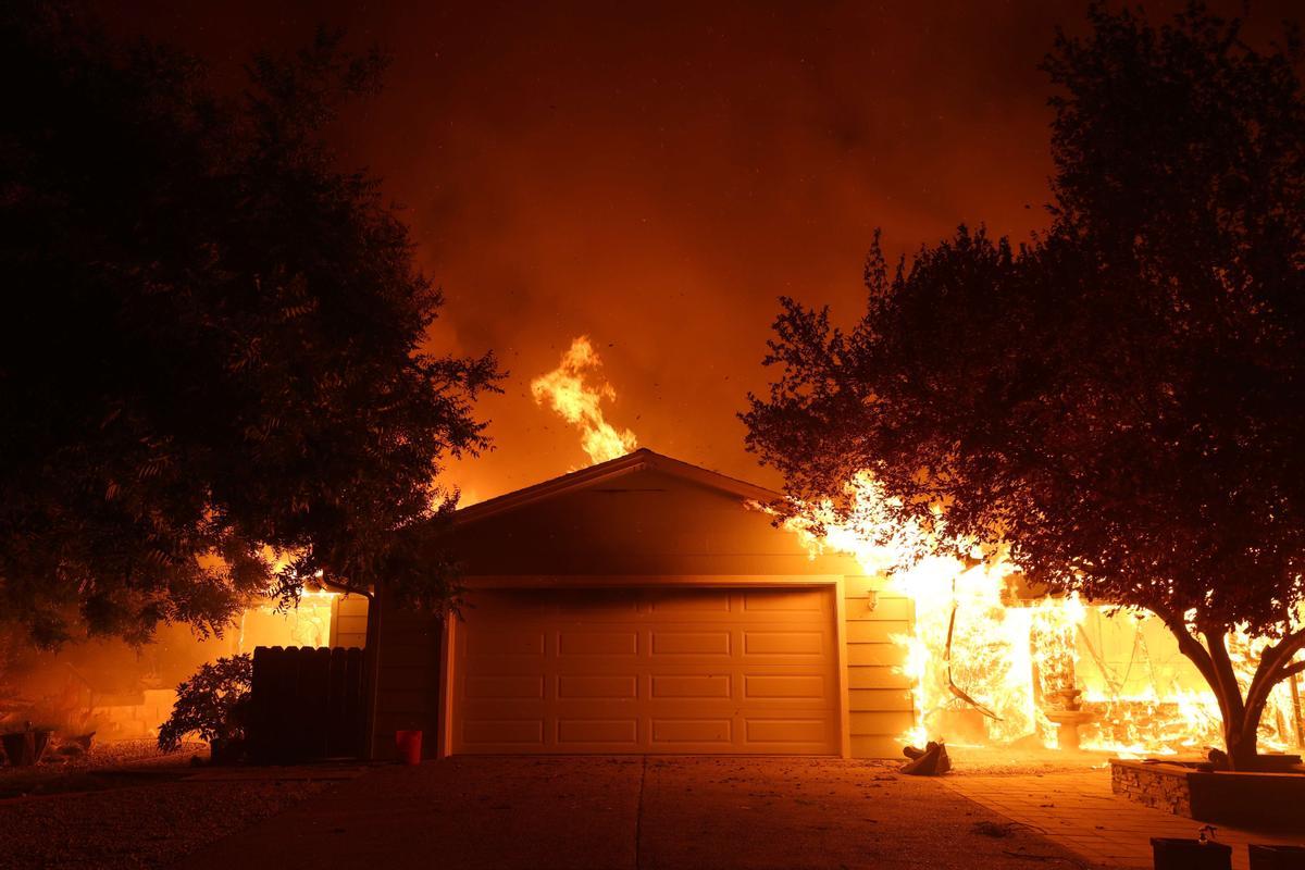 Otro devastador fuego en Mariposa (California) se acerca al parque de Yosemite