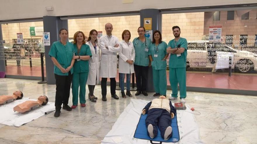 Profesionales de la UCI del hospital Reina Sofía forman a pacientes y familiares en RCP