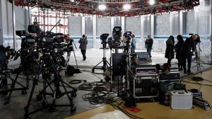 Un plató de televisión en los momentos previos a la celebración de un debate político.