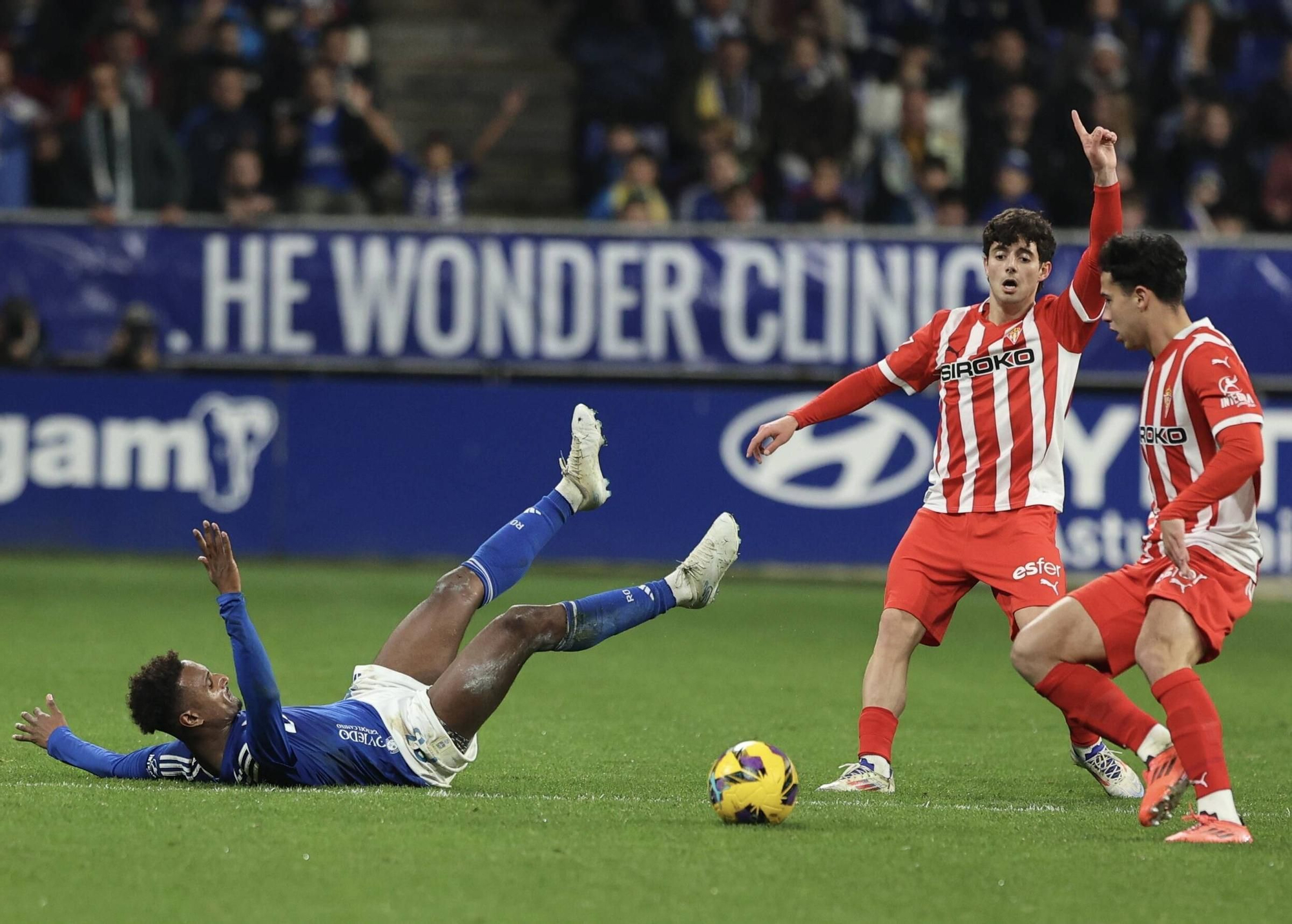 Así fue el derbi asturiano: todas las fotos del encuentro entre el Oviedo y el Sporting en el Tartiere