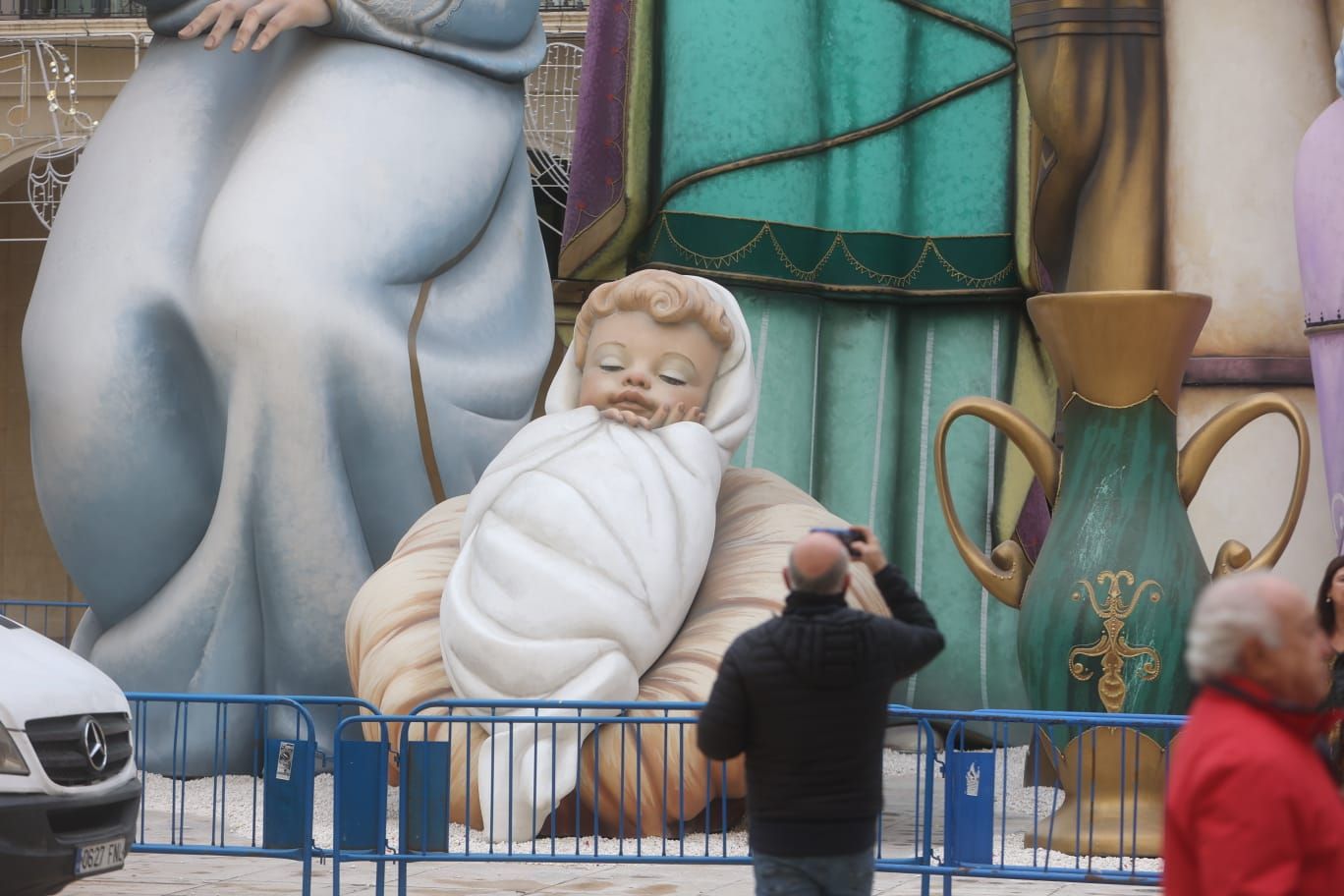 Se armó el Belén en Alicante, así luce el monumental nacimiento en la Plaza del Ayuntamiento