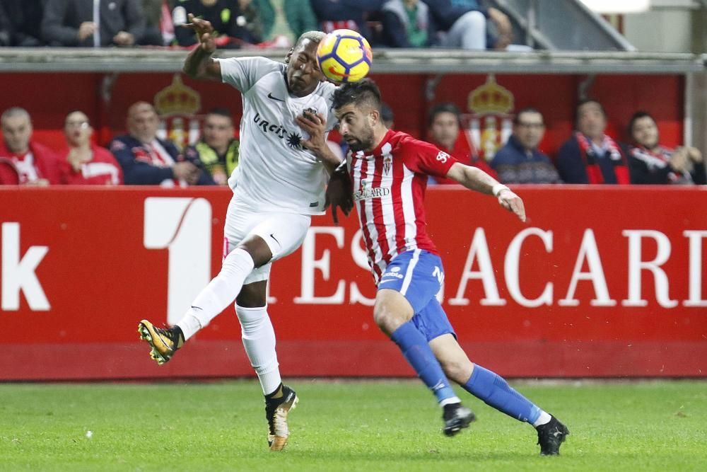 El partido entre el Real Sporting y el Almería, en imágenes