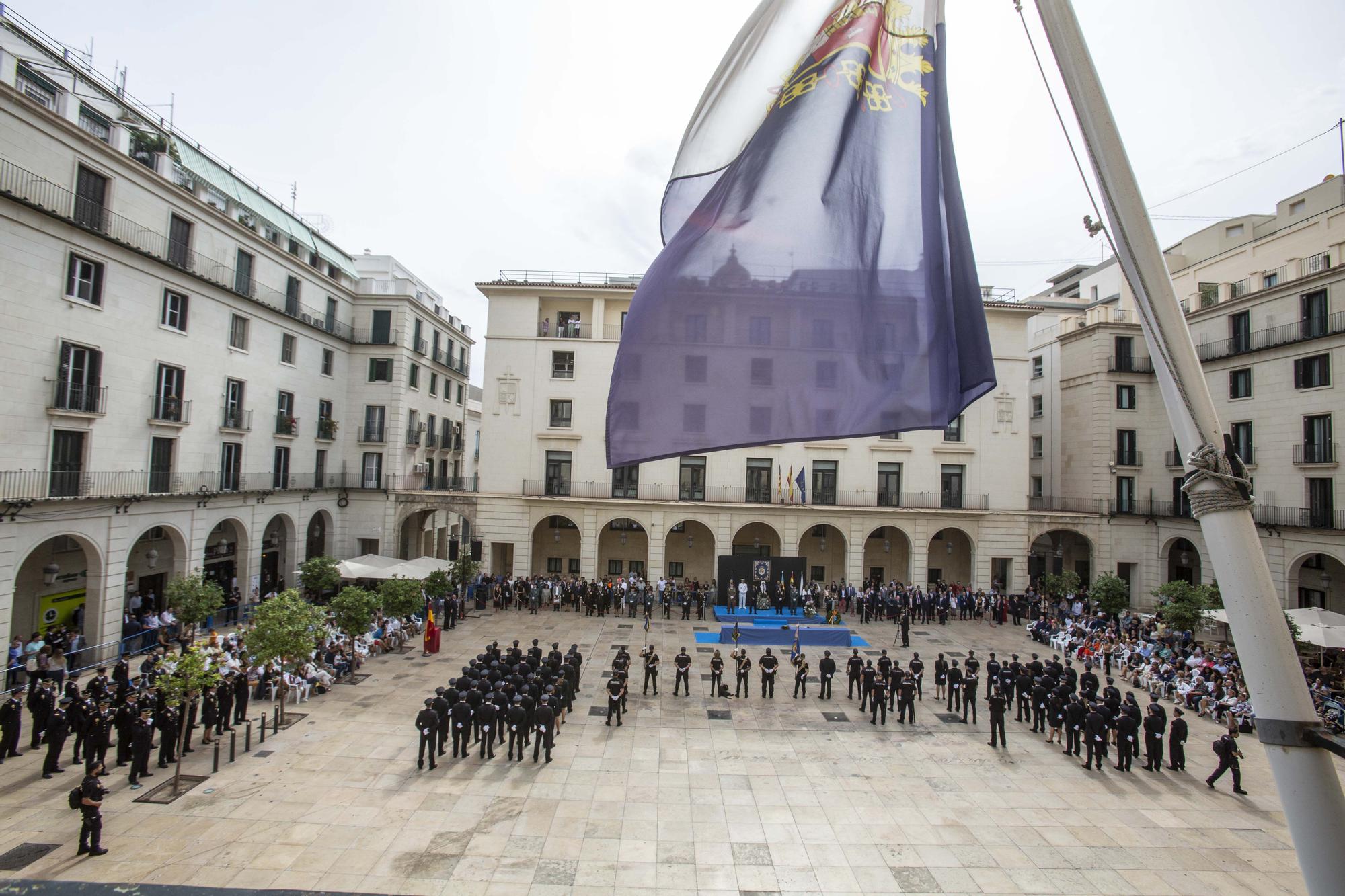 Actos de celebración del Patrón de la Policía Nacional en Alicante.