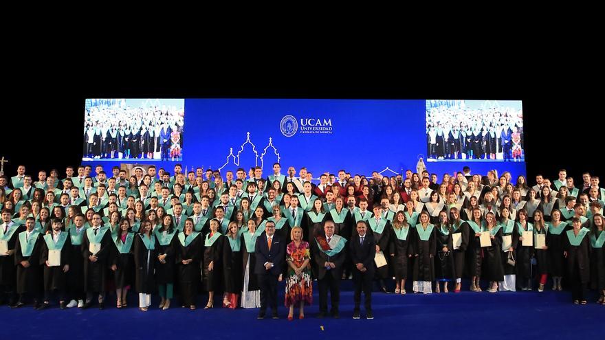 La UCAM celebra la graduación de sus nuevas promociones