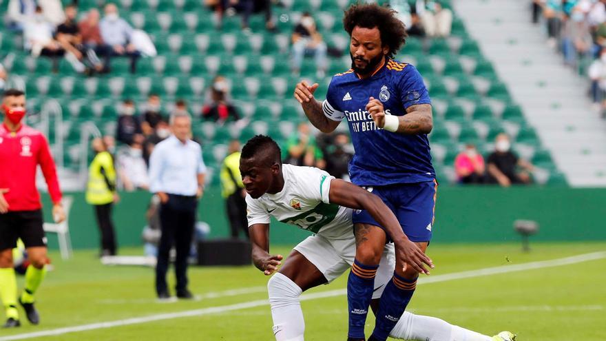 Vinicius pone en ventaja al Madrid ante un Elche que no se rinde (0-1)