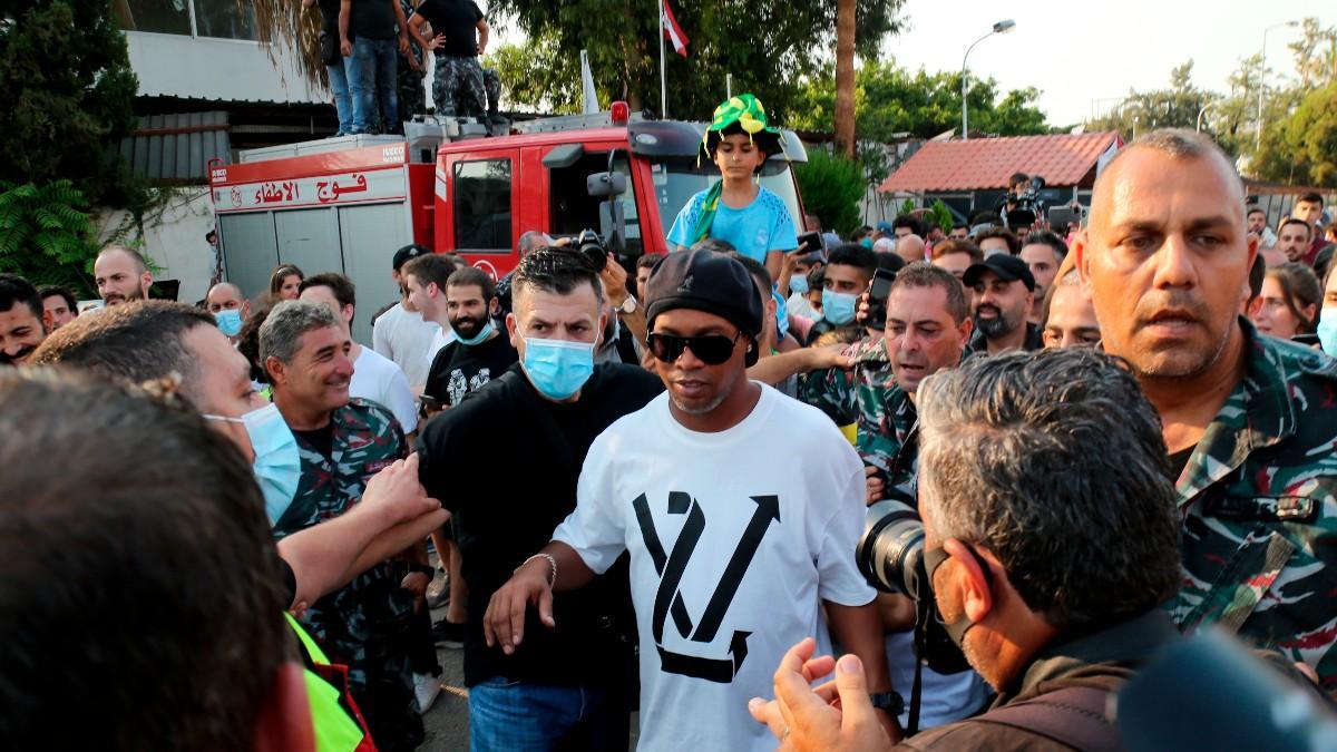 Ronaldinho visitó el memorial por las víctimas de Beirut