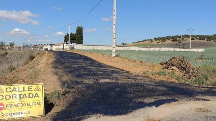 Sitrama acondiciona el vial de acceso al cementerio con fondos de la entidad local