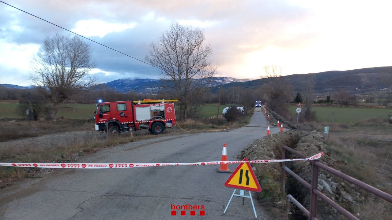 Bolca un camió que transporta gas liquat a Fontanals