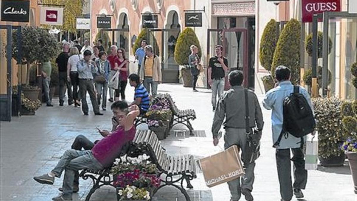 Afluencia 8 Una de las calles de La Roca Village.