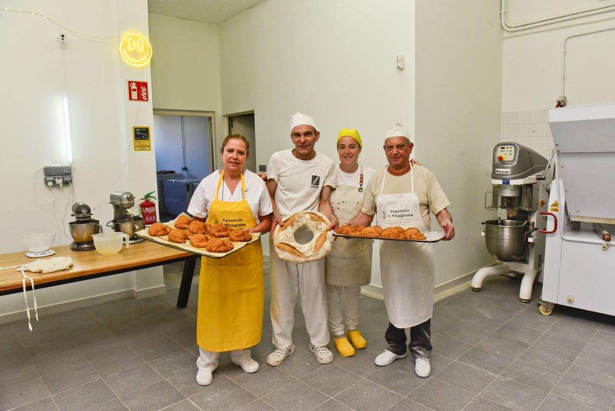 El equipo de la panadería A Milagrosa, en Carballo.