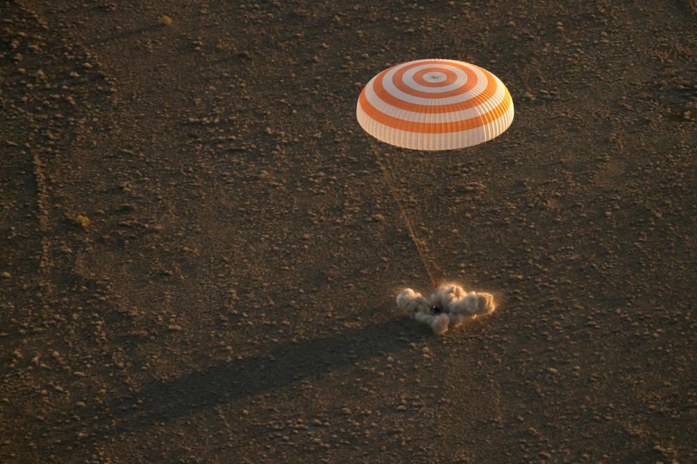 El módulo de descenso de la nave rusa Soyuz TMA-20M, con tres tripulantes a bordo, aterrizó hoy con éxito en las estepas de Kazajistán, informó el Centro de Control de Vuelos Espaciales de Rusia.