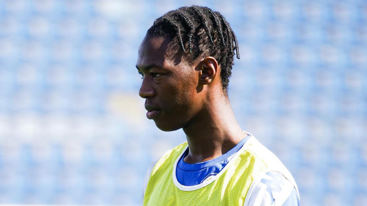 Pepe Traoré, serio durante un entrenamiento con el primer equipo del Hércules.