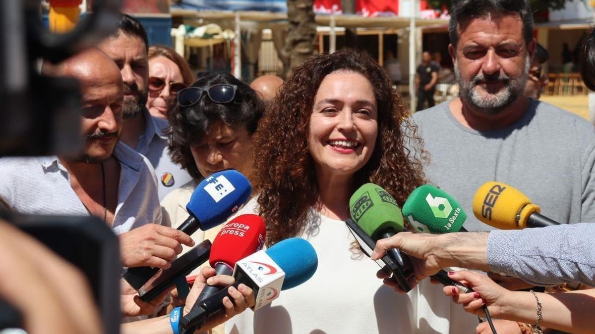 Inmaculada Nieto atiende a los periodistas en la Feria de Jerez.