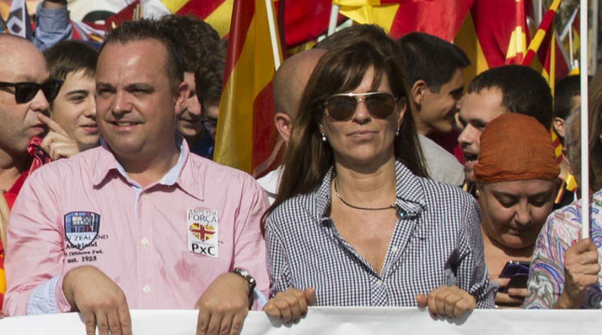 Victoria Álvarez, al capdavant de la manifestació en el dia de la Hispanitat, aquest diumenge.