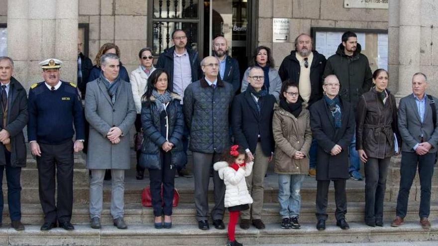 Acto institucional de repulsa en la Plaza Mayor de Ourense. // Brais Lorenzo