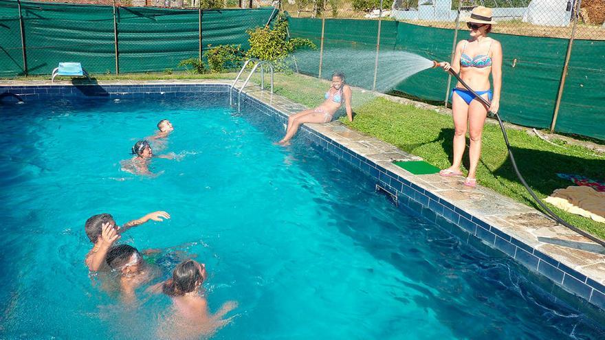 Una jornada de piscina en Ourense. // I. Osorio