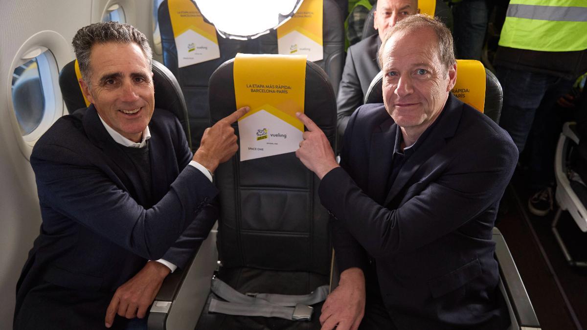 Christian Prudhomme y Miguel Induráin acapararon los focos en el la presentación del avión de Vueling con motivo del Grand Départ del Tour de Francia 2026 en Barcelona