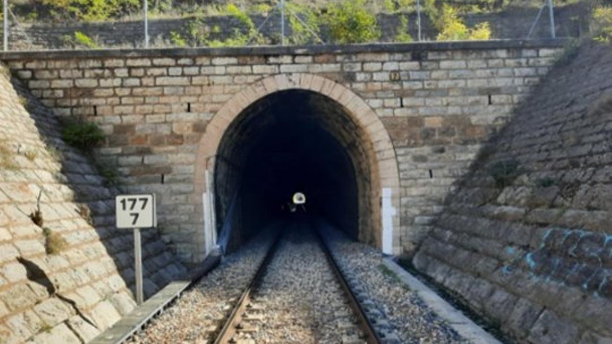 Túnel en la línea férrea Teruel-Sagunto.