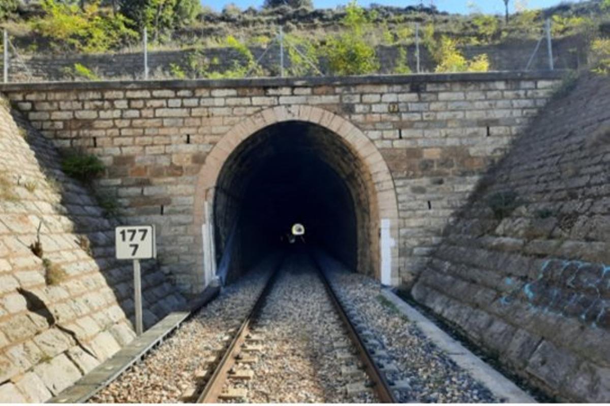 Túnel en la línea férrea Teruel-Sagunto.