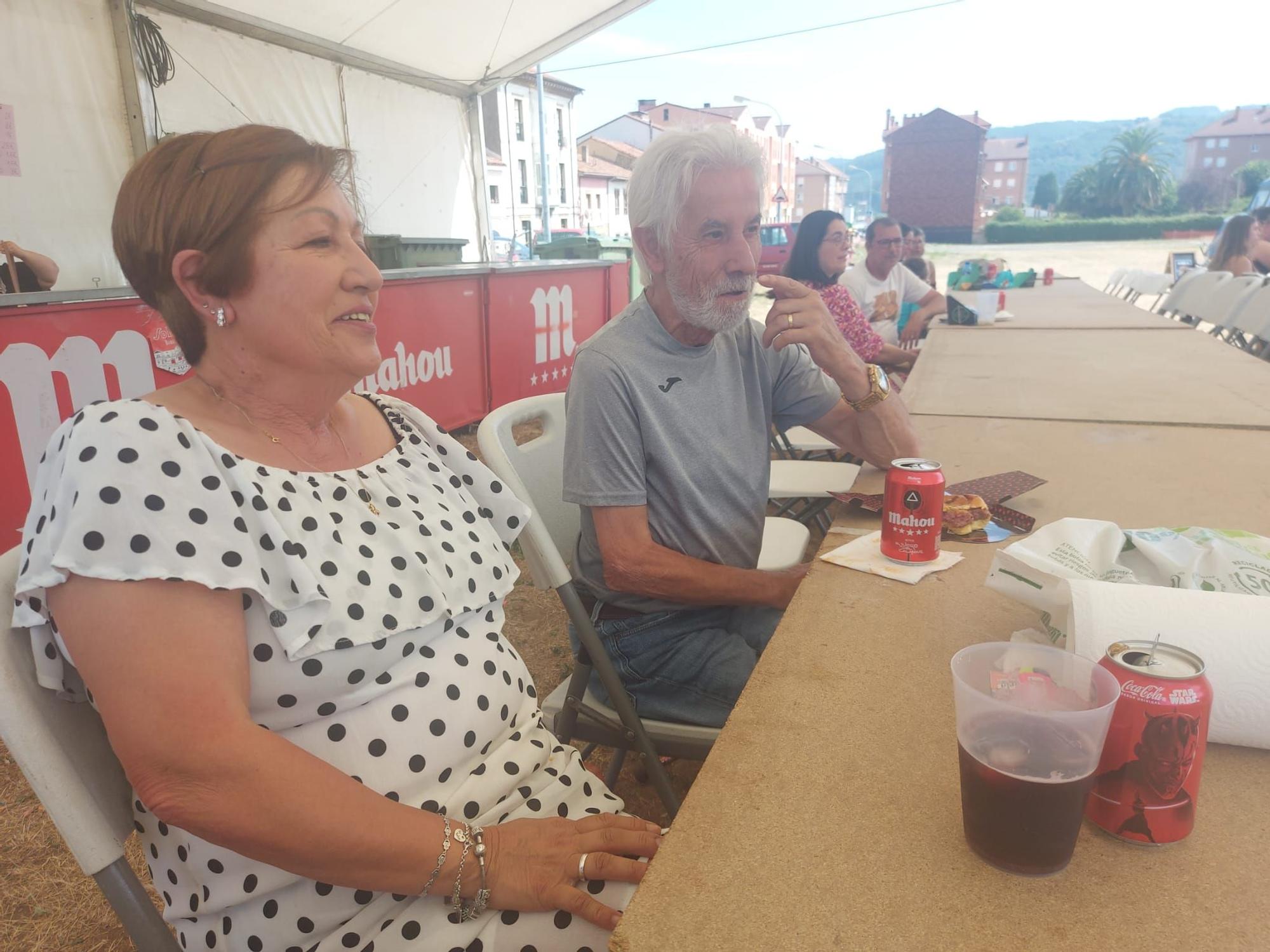 En imágenes: Salas estrena su primera quedada de foodtrucks