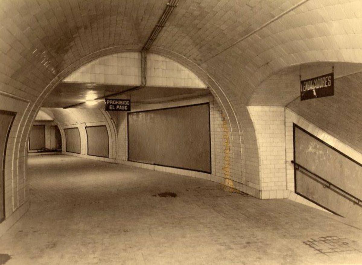Estación de la línea 3 de Metro en los años 40. Línea inaugurada en 1936