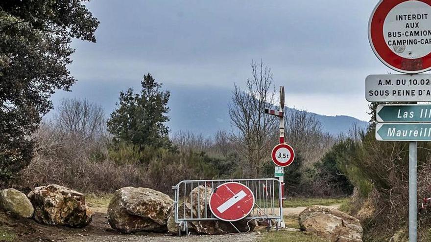 El coll de Manrella, una de les vies secundàries, ahir al migdia.