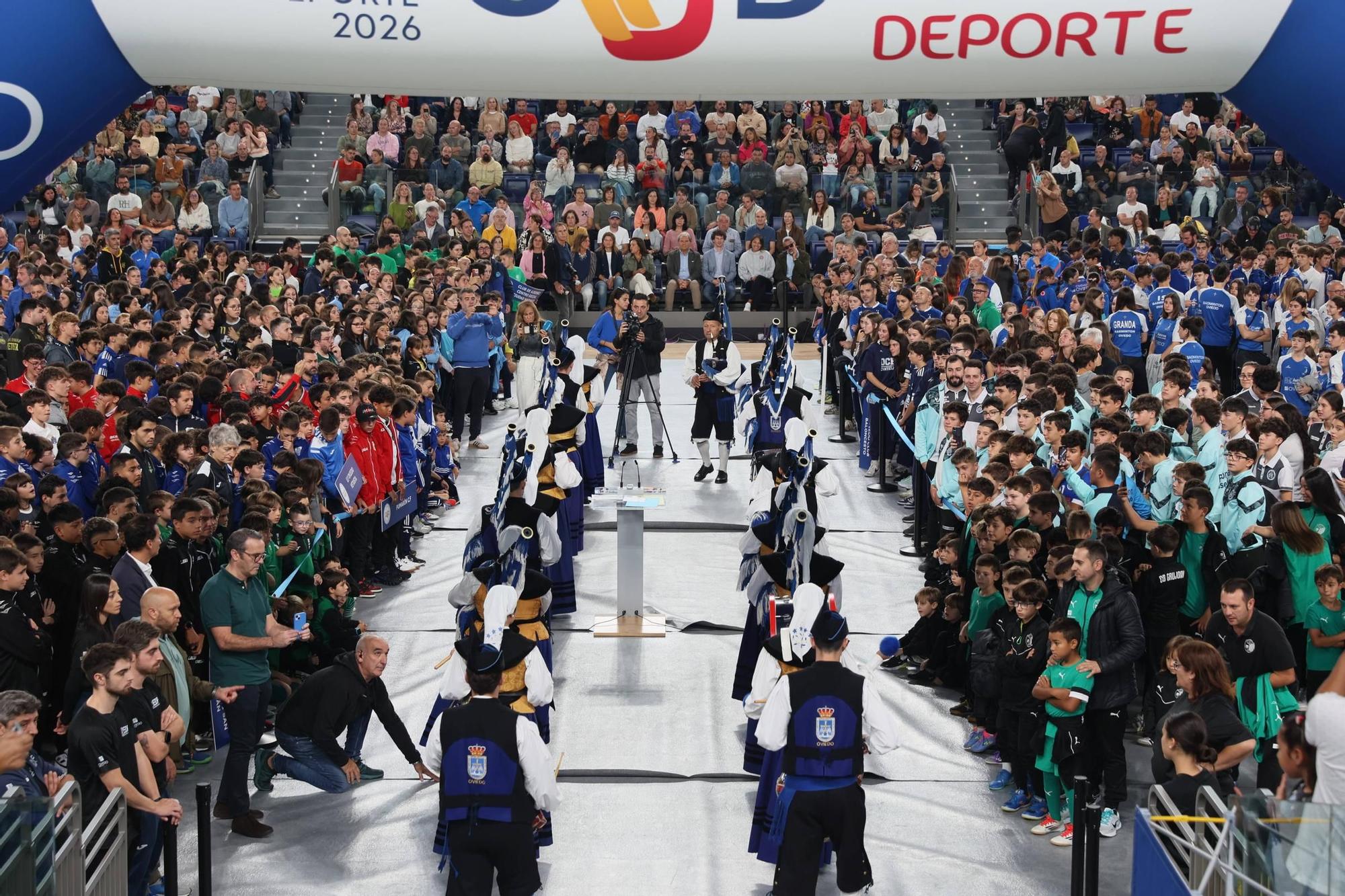 EN IMÁGENES: El encuentro de 50 clubs de Oviedo en el Palacio de los Deportes