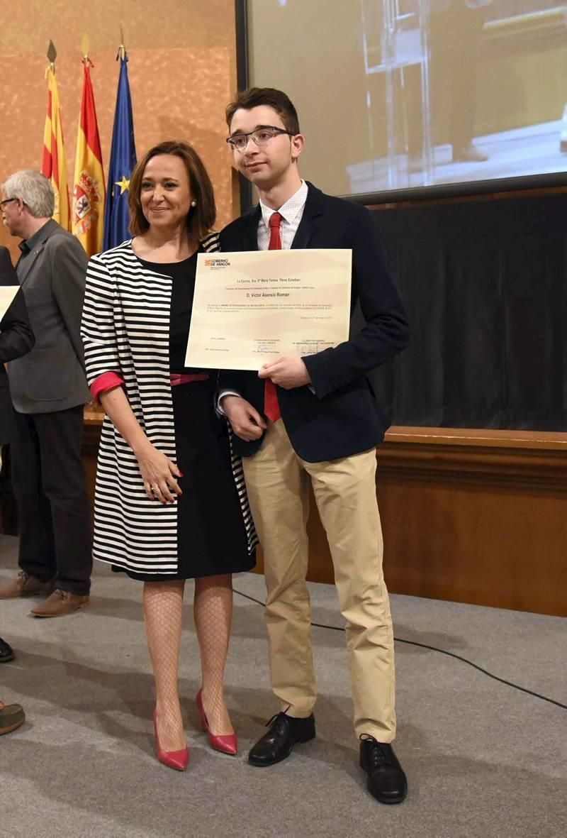 Imágenes de la ceremonia de premios por el Día de la Educación Aragonesa 2016