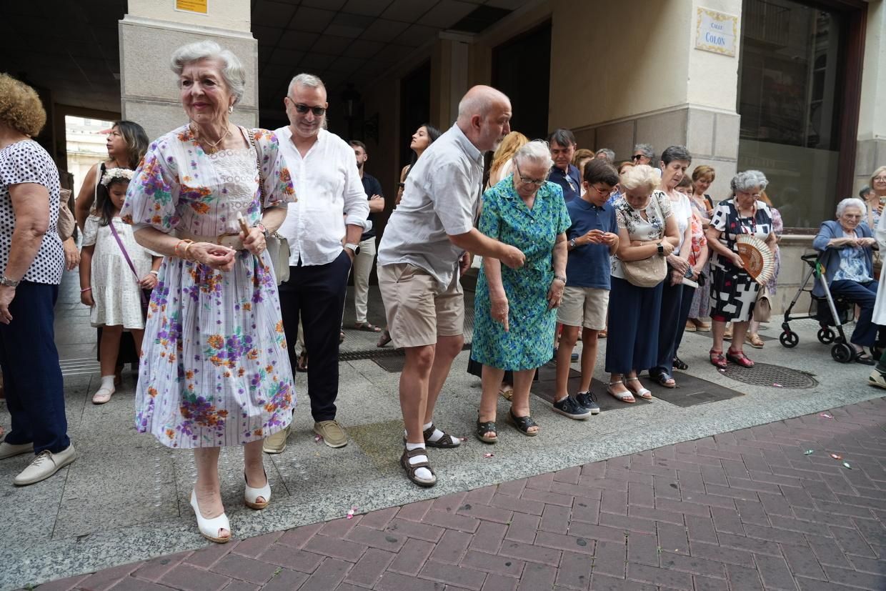 Castelló recibe con honores al Santísimo en la procesión del Corpus Christi