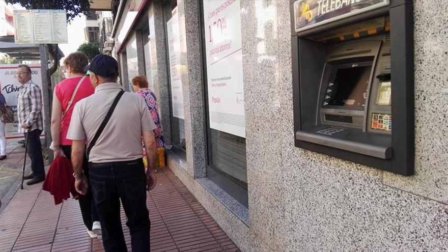 El sector bancario pierde 313 oficinas y más de 1.600 empleados desde 2008