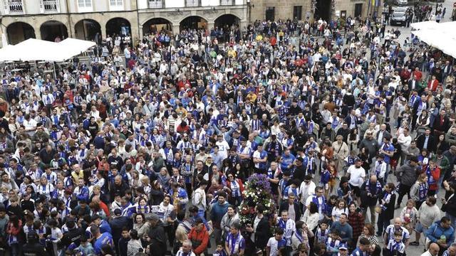 Celebración en El Parche del ascenso del Real Avilés.