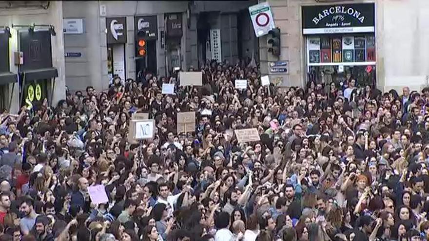 Miles de personas llenan las calles de toda España contra la sentencia de 'la Manada'