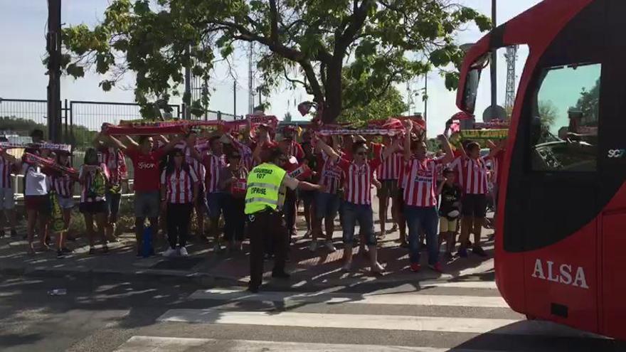 Más de medio centenar de seguidores del Sporting se quedan sin entrada a la puerta del campo del Alcorcón