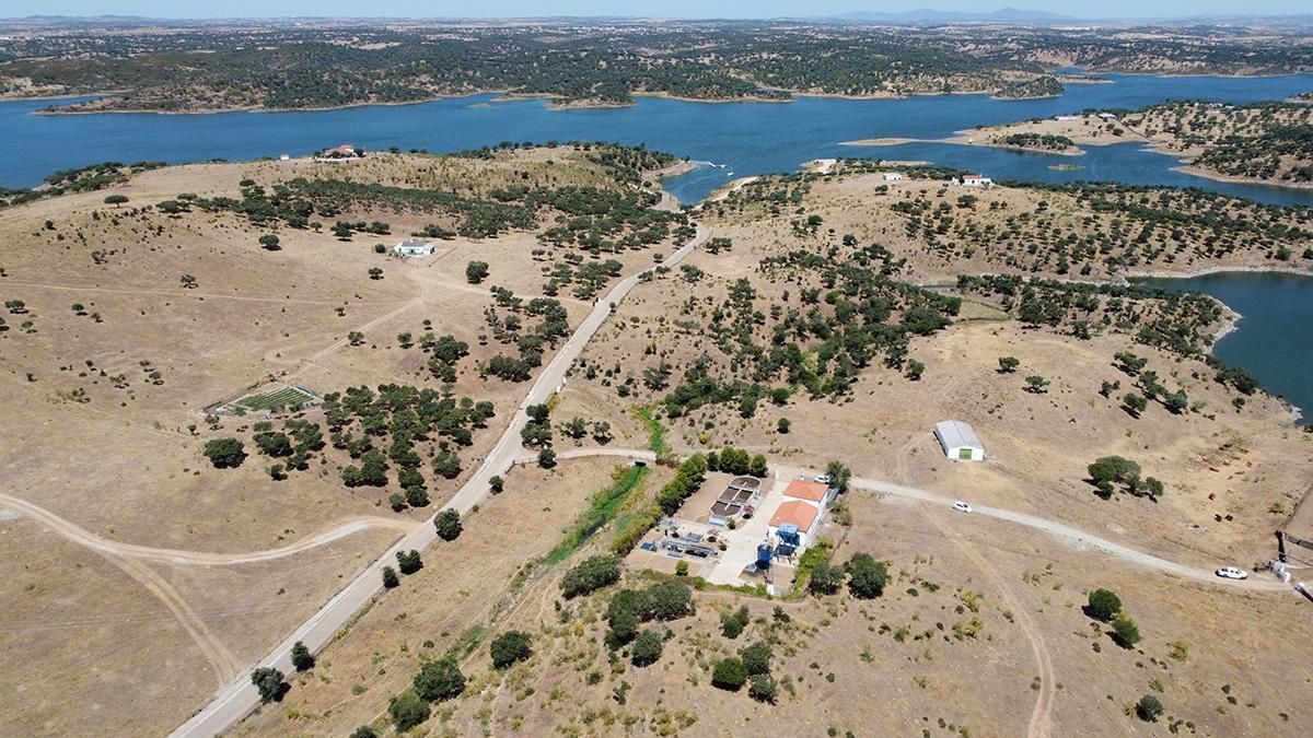 Estación depuradora de aguas residuales de la localidad pacense de Cheles.