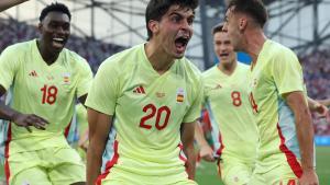 Omorodion celebra un gol con sus compañeros