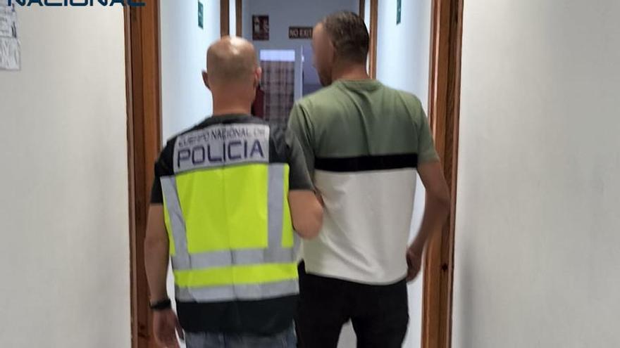 Detenidos dos especialistas en sustrar bolsos de la cestas de las bicicletas en Palma