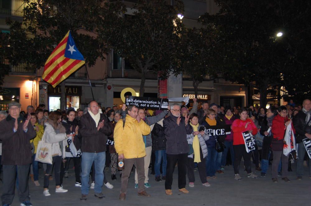 Protesta a la plaça de l'Ajuntament de Figueres