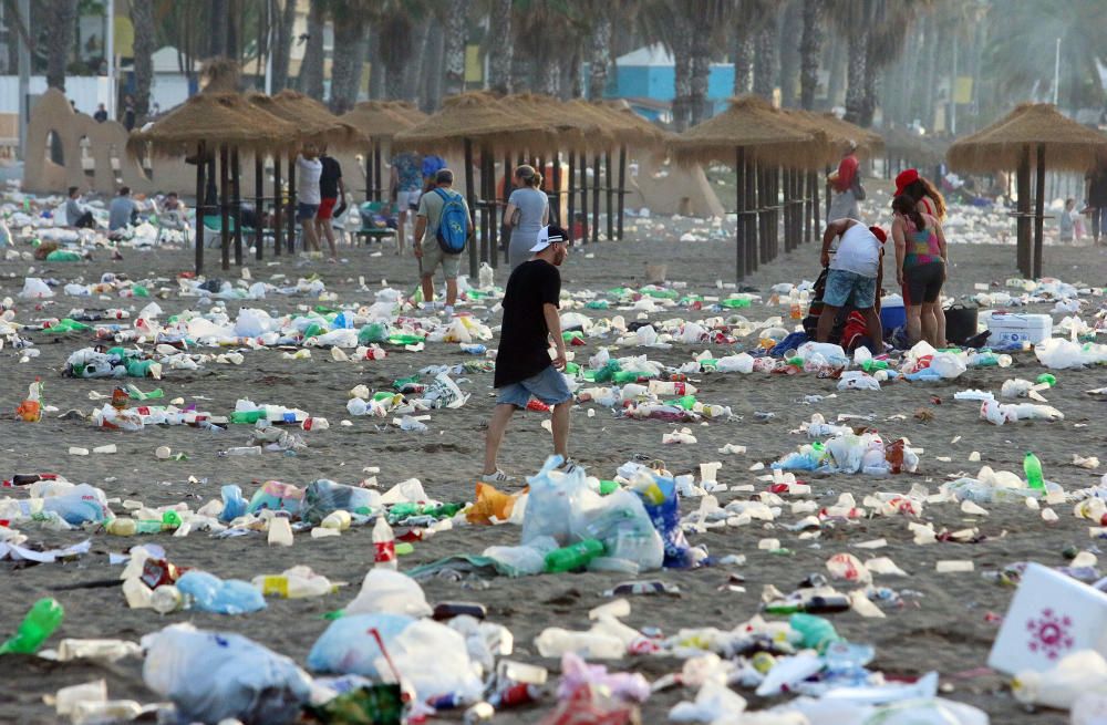 Así han quedado las playas después de la Noche de San Juan