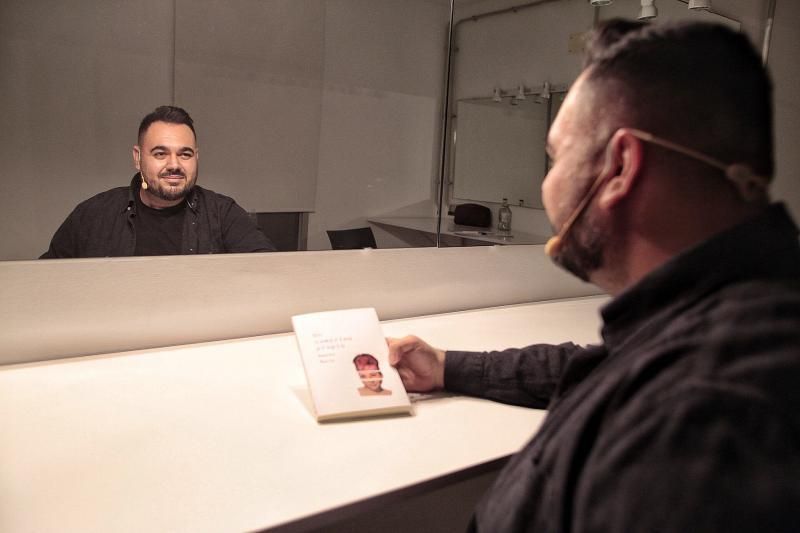 Instantes previos a la presentación del libro Un camerino propio