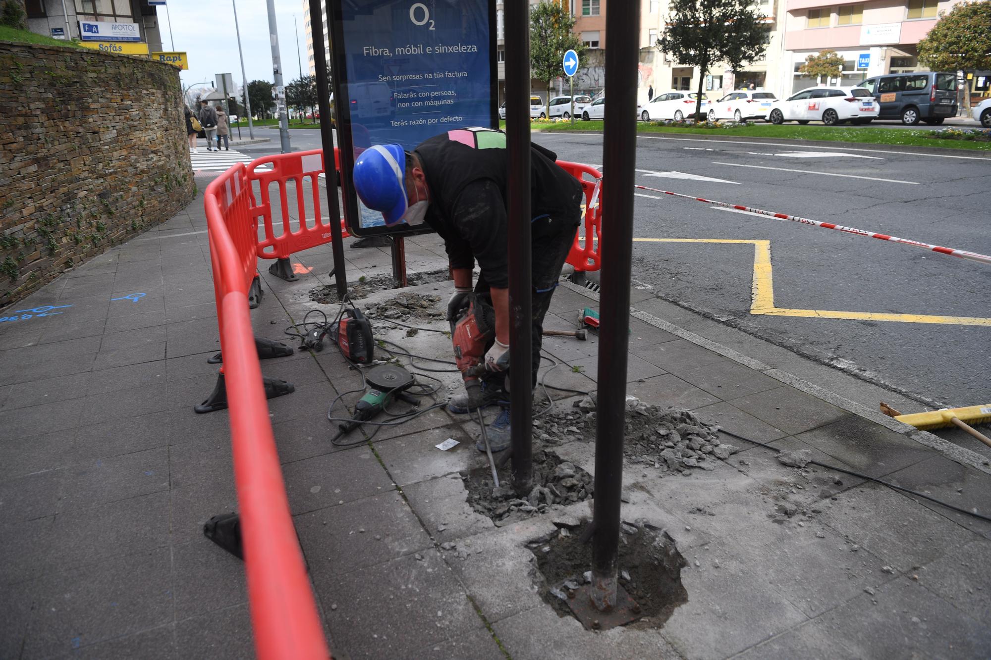 Arrancan las obras para instalar un ascensor en Os Castros