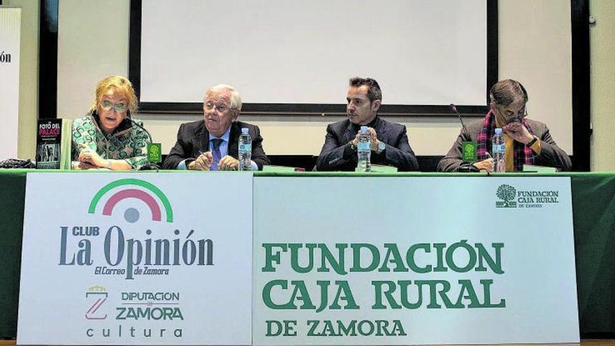 De izquierda a derecha: Carmen Ferreras, Fernando Jáuregui, Sergio Martín y Antonio Casado, en el foro del periódico. | Ana Burrieza