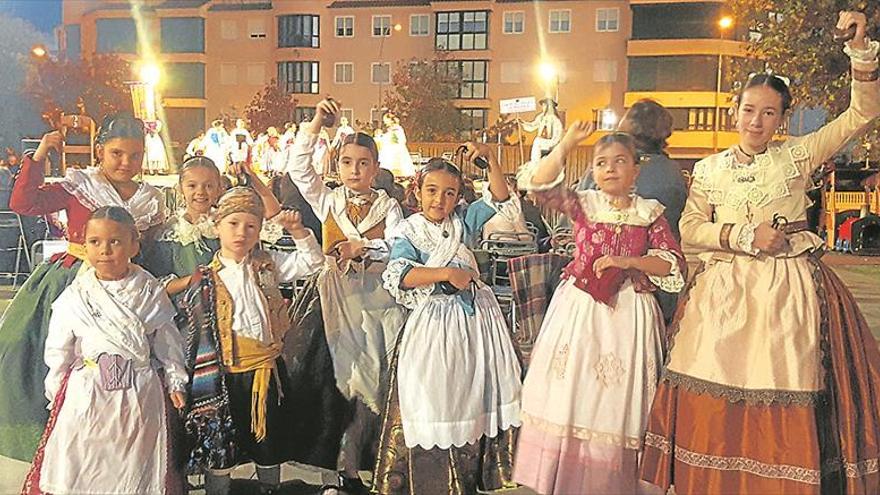 Las danzas toman Benicàssim en el Festival Folclórico del Cremaller