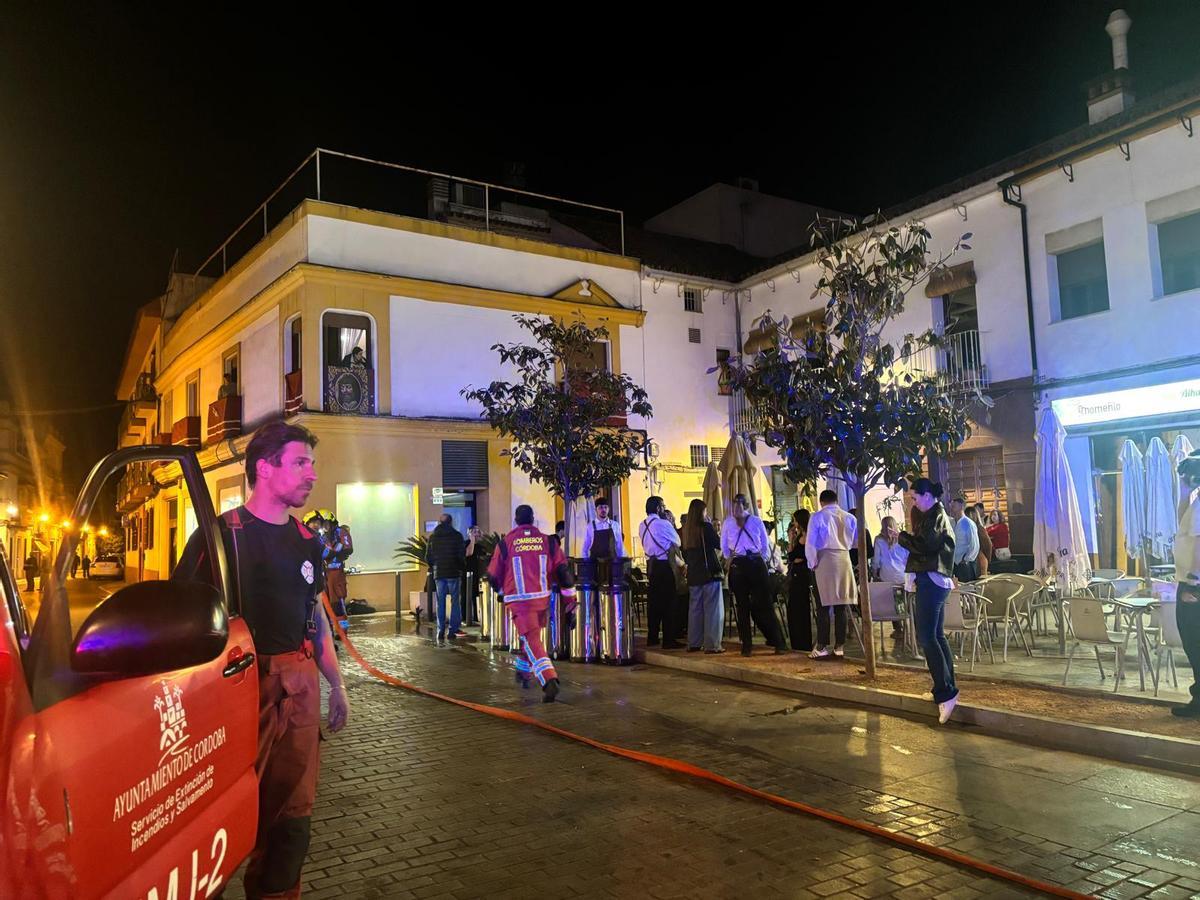 Revuelo en San Lorenzo tras un incendio en un restaurante.