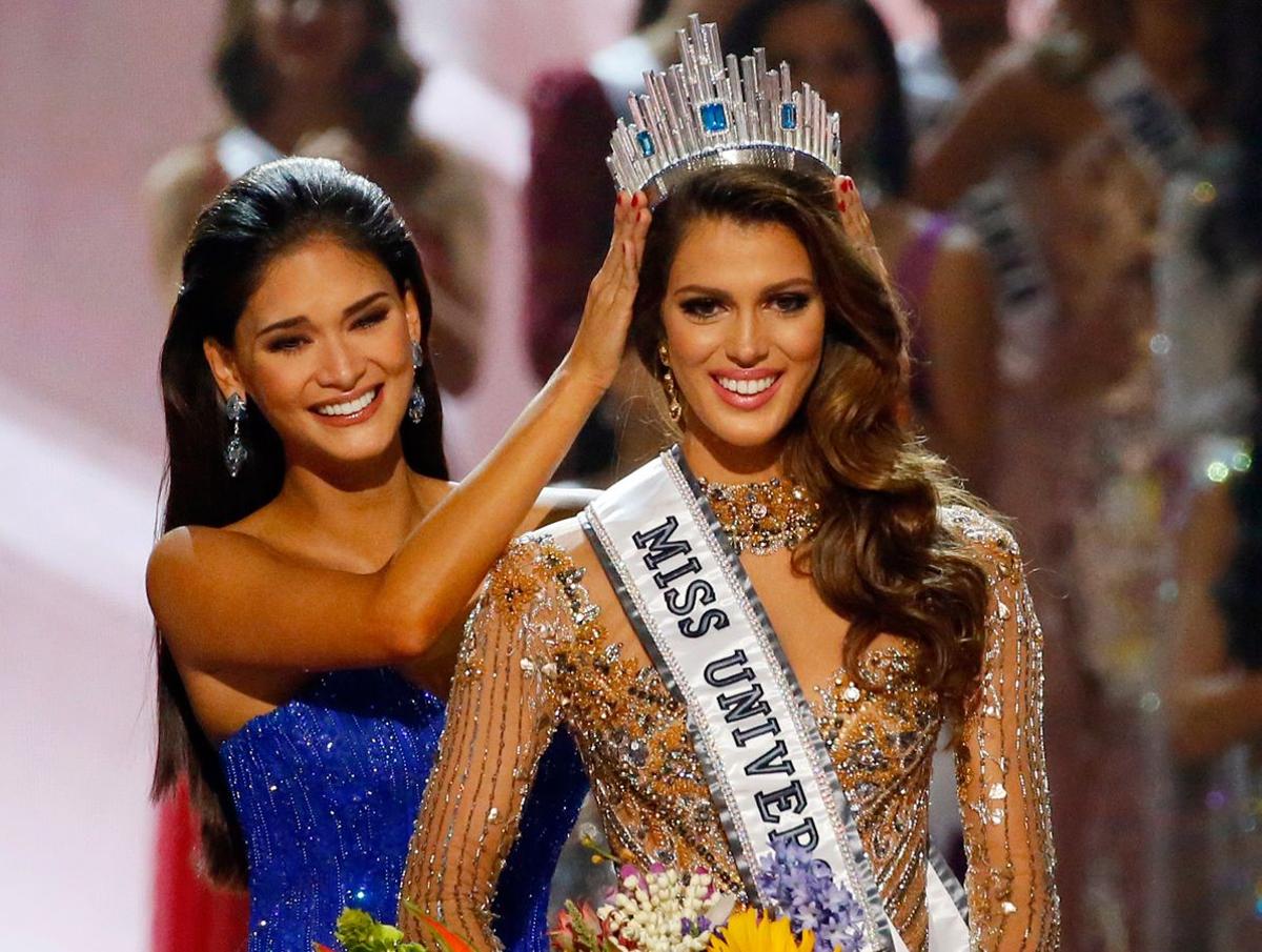 Miss Universo 2016: Pia Wurtzbach le entrega la corona a Iris Mittenaere