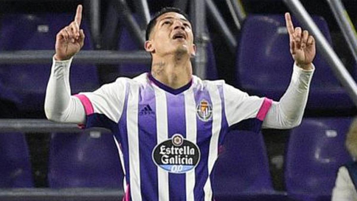 Marcos André celebrando un gol con la elástica del Valladolid 