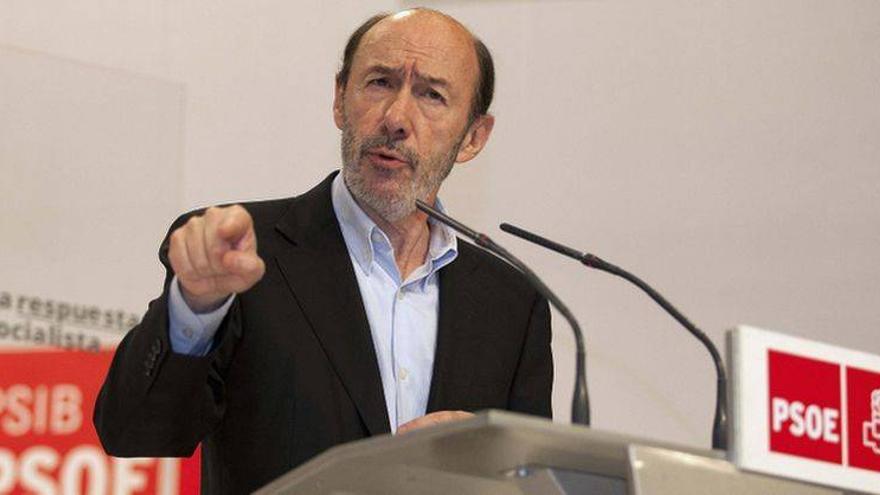 Rubalcaba: &quot;Rajoy solo dice la verdad en presencia de su mayoría absoluta&quot;