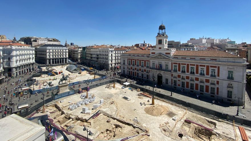 Panorámica de las obras en la Puerta del Sol de Madrid.